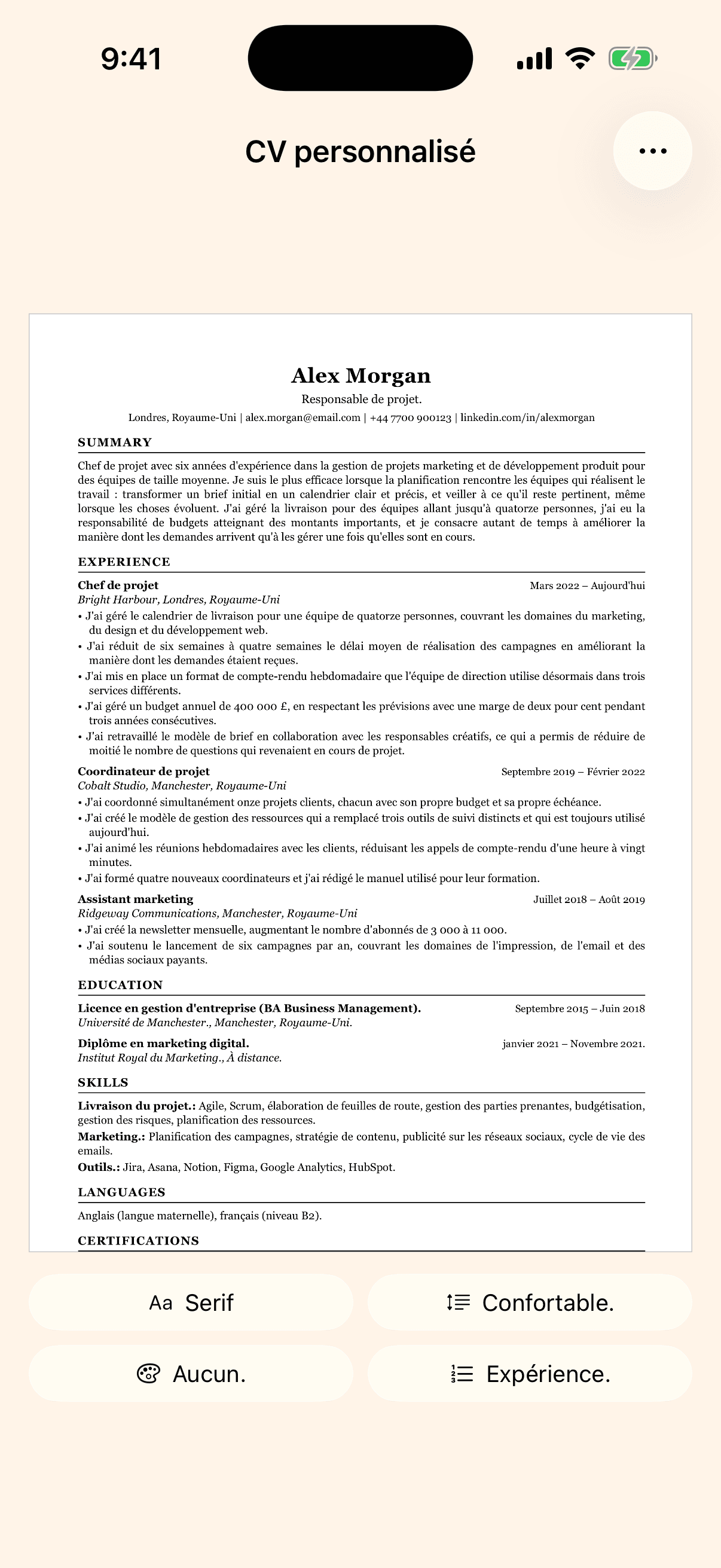 L'application Vytae affichant un CV personnalisé au format A4, avec les réglages de police, de densité, de couleur et d'ordre des sections.